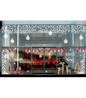 vitrine-decoration-noel-chalet-bois-volutes-givrees-sapin-enneige-luge-cristaux-renne-noeud-cadeau-vitrophanie-electrostatique-DECO-VITRES